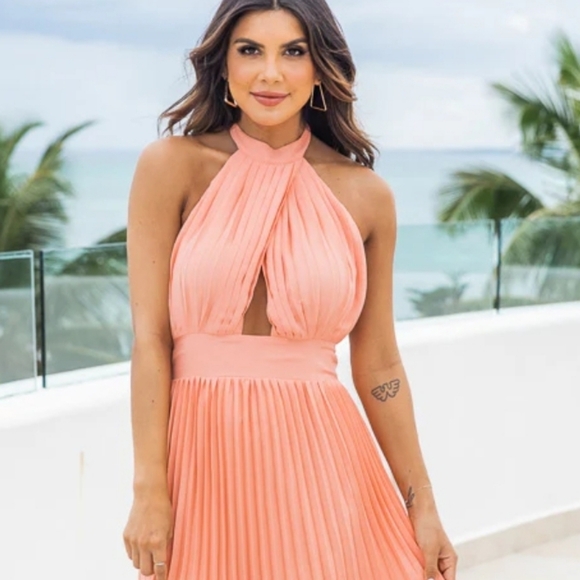 SUNNY GLEAM ACCORDION HALTER MAXI DRESS - Picture 4 of 5